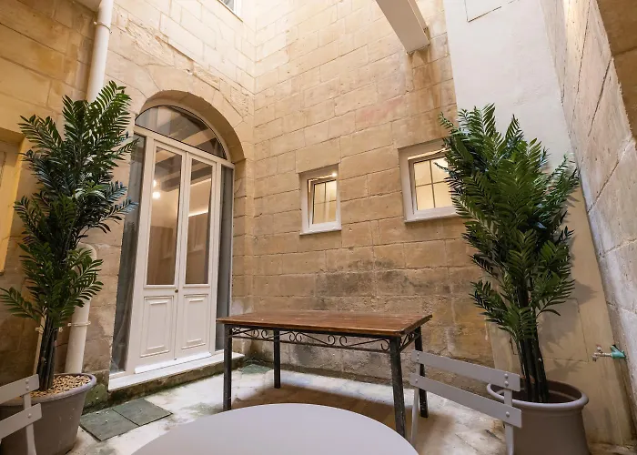 Harbour Mansion Apartment *