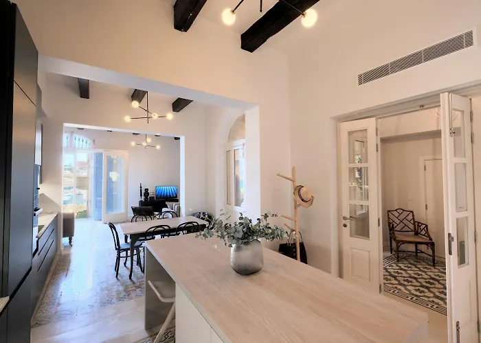 Harbour Mansion Apartment *