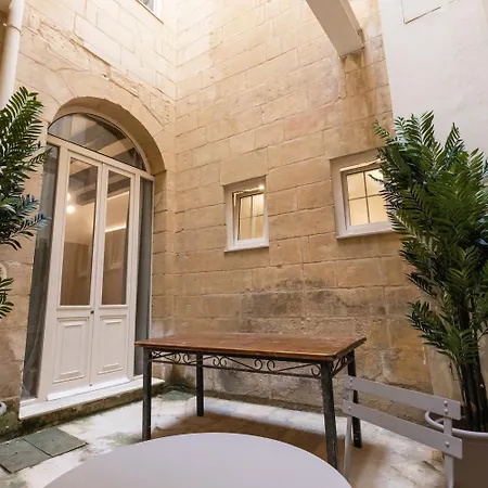 Harbour Mansion Apartment *