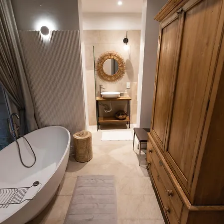 Harbour Mansion * בירגו