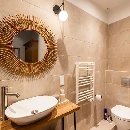 Harbour Mansion * בירגו