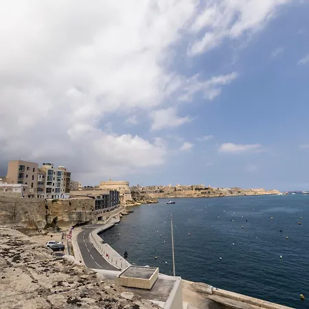 דירה Harbour Mansion בירגו