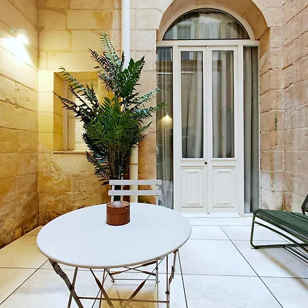 Harbour Mansion Apartment *
